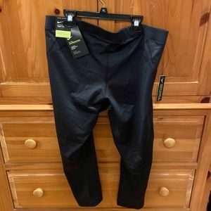 NIKE capri length hypercool tights